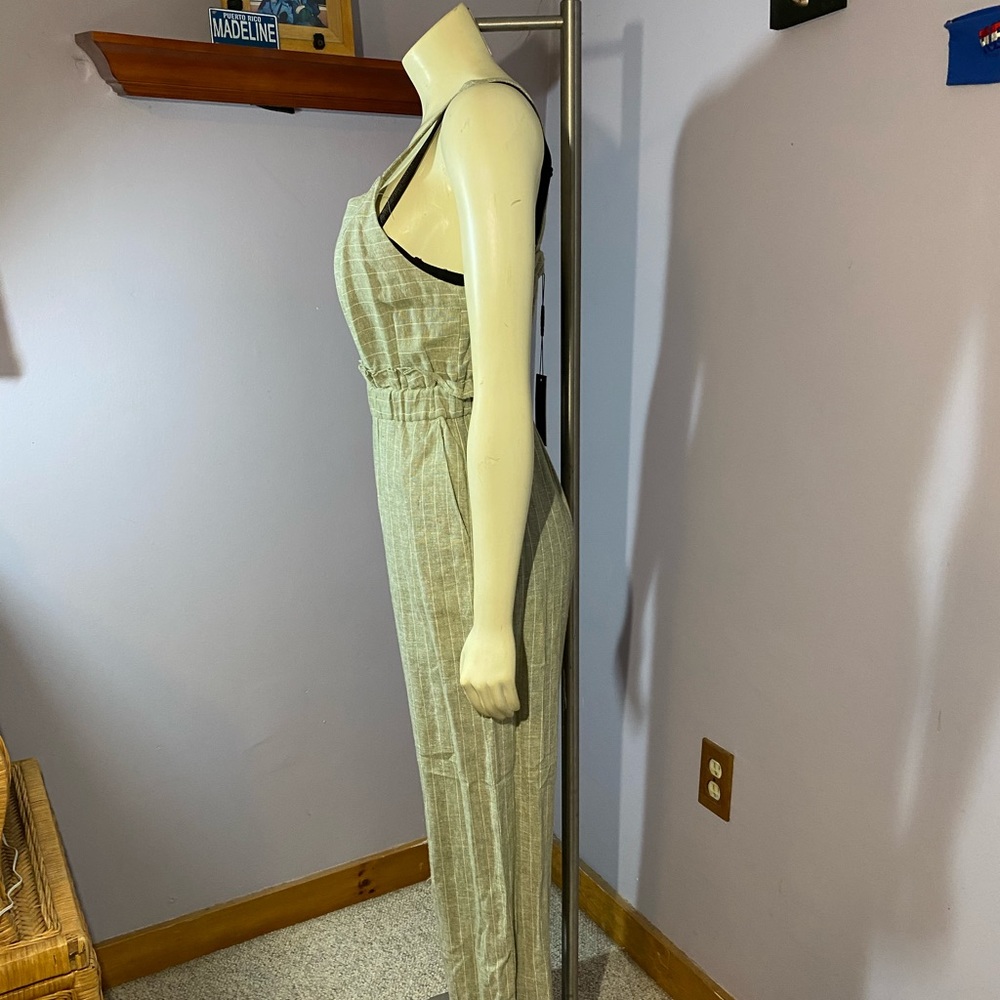 Romeo & Juliet Couture Jumpsuit - Picture 5 of 16